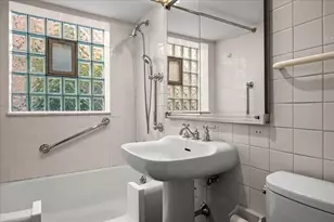 7012 N Kenton Ave, Lincolnwood, IL 60712 - Photo 17