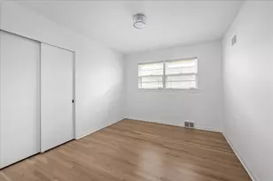 7012 N Kenton Ave, Lincolnwood, IL 60712 - Photo 13