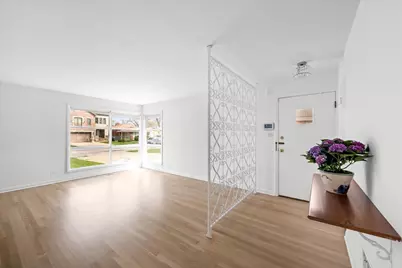 7012 N Kenton Avenue, Lincolnwood, IL 60712 - Photo 3