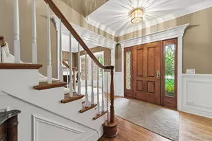 1005 Stonehedge Rd, Saint Charles, IL 60174 - Photo 9