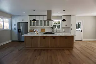 2018 E Ivy Ln, Mount Prospect, IL 60056 - Photo 7