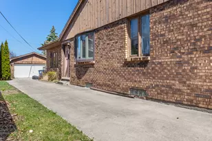 1726 E Lincoln Ave, Des Plaines, IL 60018 - Photo 3