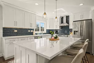 923 Oxford Rd, Glen Ellyn, IL 60137 - Photo 3