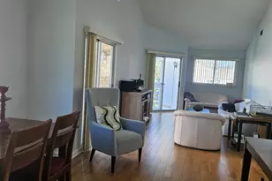 1068 Courtland Dr, Buffalo Grove, IL 60089 - Photo 3