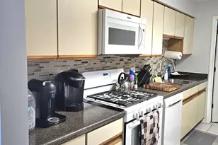 1068 Courtland Dr, Buffalo Grove, IL 60089 - Photo 9