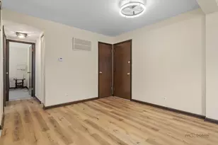 10936 S Keating Ave, Oak Lawn, IL 60453 - Photo 7