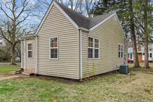 107 S Draper Ave, Champaign, IL 61821 - Photo 3