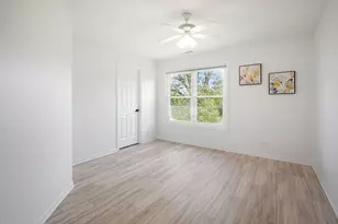 215 S Winthrop Dr, Round Lake, IL 60073 - Photo 19