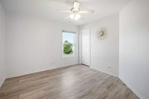 215 S Winthrop Dr, Round Lake, IL 60073 - Photo 17