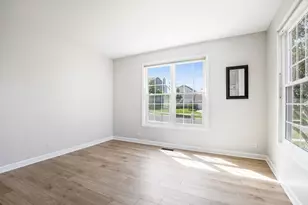 215 S Winthrop Dr, Round Lake, IL 60073 - Photo 11