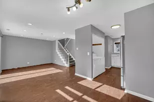 454 Esselen Ct, Carol Stream, IL 60188 - Photo 5