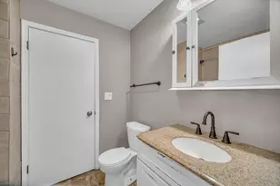 454 Esselen Ct, Carol Stream, IL 60188 - Photo 11