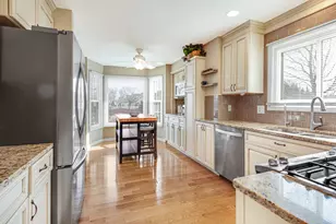 2212 Magnolia Ct W, Buffalo Grove, IL 60089 - Photo 5