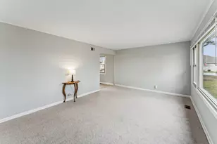 1484 N Hicks Rd, Palatine, IL 60067 - Photo 7