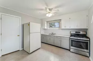 1484 N Hicks Rd, Palatine, IL 60067 - Photo 9