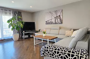 126 Borris Cir, Streamwood, IL 60107 - Photo 5