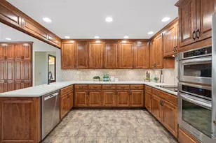 946 Montgomery Ct, Naperville, IL 60540 - Photo 7