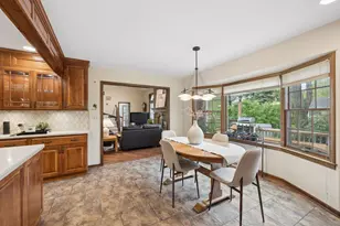 946 Montgomery Ct, Naperville, IL 60540 - Photo 9
