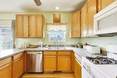 447 Talismon Court, Crystal Lake, IL 60012 - Photo 13