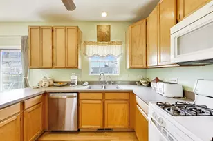 447 Talismon Ct, Crystal Lake, IL 60012 - Photo 13