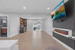 1135 N King Charles Ct, Palatine, IL 60067 - Photo 11