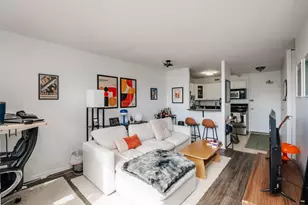 1360 N Sandburg Terrace, Chicago, IL 60610 - Photo 3