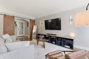 2331 W Farwell Ave, Chicago, IL 60645 - Photo 7