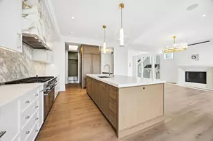 6 S Elm St, Hinsdale, IL 60521 - Photo 3