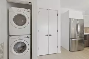 948 W Sunnyside Ave, Chicago, IL 60640 - Photo 13