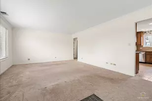 1028 W Villa Dr, Des Plaines, IL 60016 - Photo 5