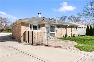 1028 W Villa Dr, Des Plaines, IL 60016 - Photo 23