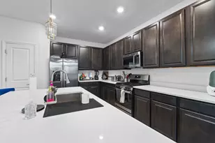 668 Braemore Lane, Yorkville, IL 60560 - Photo 9