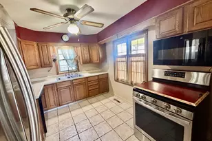 909 E 4th St, Belvidere, IL 61008 - Photo 9