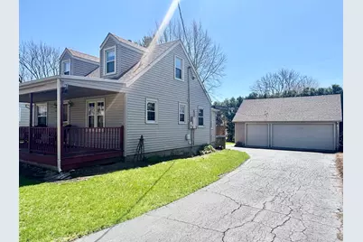 909 E 4th Street, Belvidere, IL 61008 - Photo 3