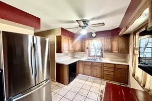 909 E 4th St, Belvidere, IL 61008 - Photo 11