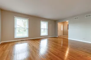 1128 Aegean Dr, Schaumburg, IL 60193 - Photo 9