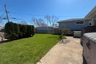 8049 E Prairie Rd, Skokie, IL 60076 - Photo 3