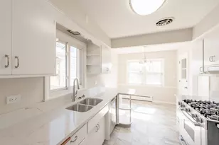 8049 E Prairie Rd, Skokie, IL 60076 - Photo 5