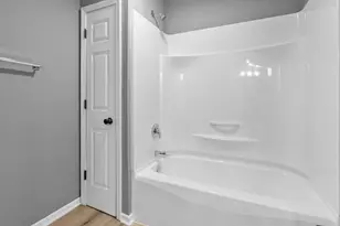 128 S 8th St, Rochelle, IL 61068 - Photo 21