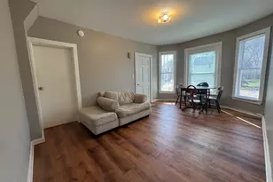 370 Bent St, Elgin, IL 60120 - Photo 5