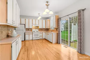 209 Grays Dr, Oswego, IL 60543 - Photo 5