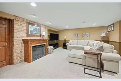 754 N Kenilworth Avenue, Glen Ellyn, IL 60137 - Photo 17