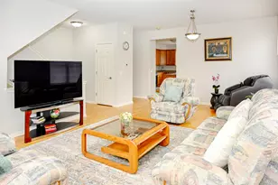 219 River Front Dr, Mount Prospect, IL 60056 - Photo 3