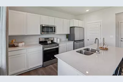 984 Sapphire Lane, Montgomery, IL 60538 - Photo 5