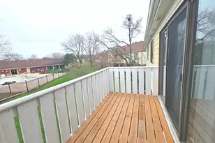 573 Greystone Ln, Wheeling, IL 60090 - Photo 11