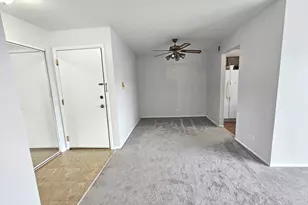 573 Greystone Ln, Wheeling, IL 60090 - Photo 3