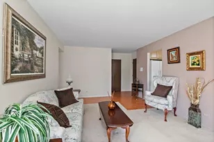 36 Waterbury Ln, Schaumburg, IL 60193 - Photo 5