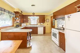 63 S Union St, Elgin, IL 60123 - Photo 5