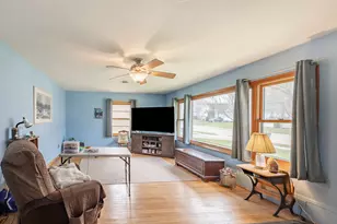 63 S Union St, Elgin, IL 60123 - Photo 3