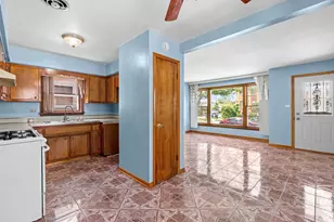 3855 W 58th Pl, Chicago, IL 60629 - Photo 9